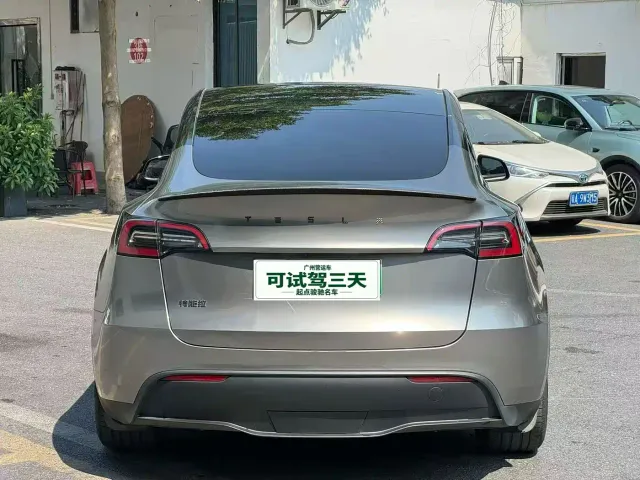 Tesla Model Y — Фото автомобиля 8