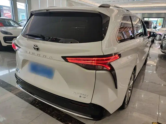 Toyota Sienna — Фото автомобиля 6