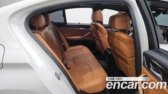BMW 5 Series G30 — Фото автомобиля 17