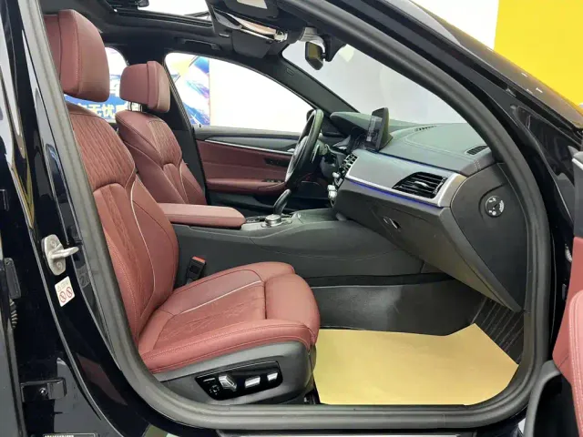 BMW 5 Series — Фото автомобиля 17