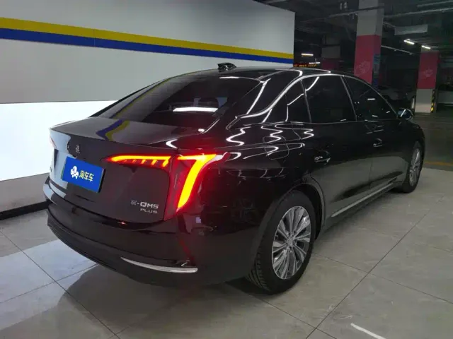 Hongqi E-QM5 — Фото автомобиля 3