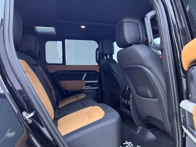 Land Rover Defender — Фото автомобиля 20