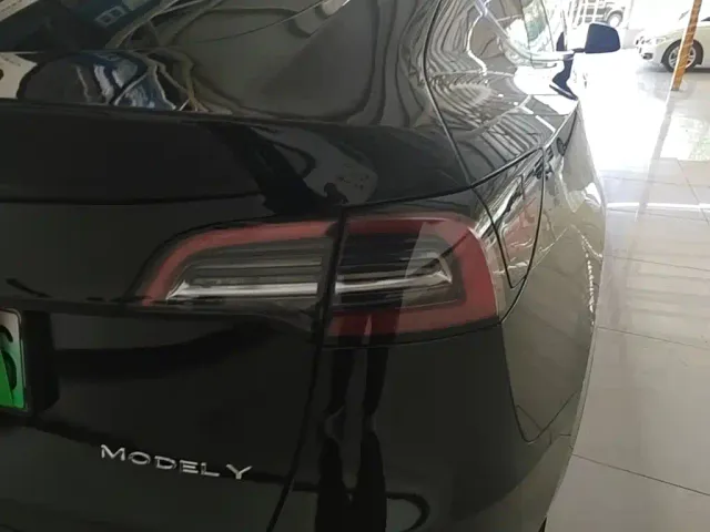 Tesla Model Y — Фото автомобиля 7