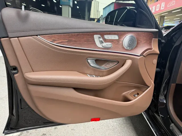 Mercedes-Benz E-Class — Фото автомобиля 7