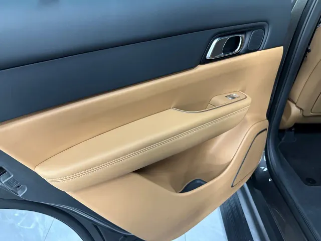 Li Auto ONE — Фото автомобиля 12