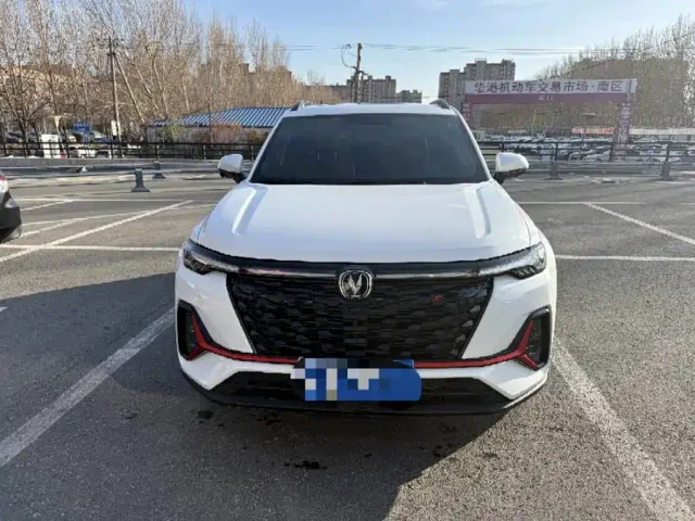 Changan CS35 Plus — Фото автомобиля 2
