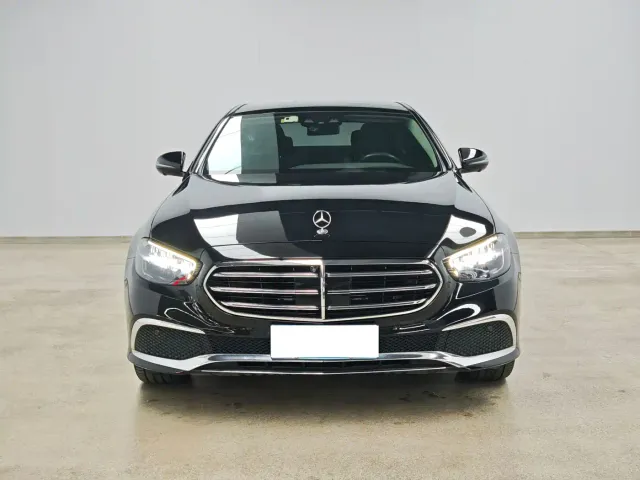 Mercedes-Benz E-Class — Фото автомобиля 2