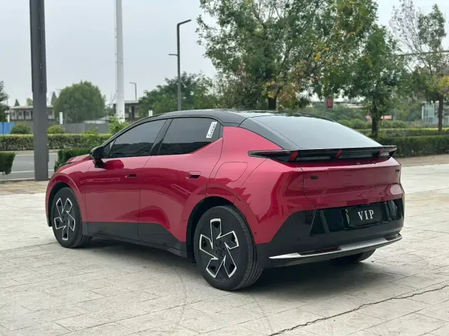 Lynk & Co Z20 — Фото автомобиля 9