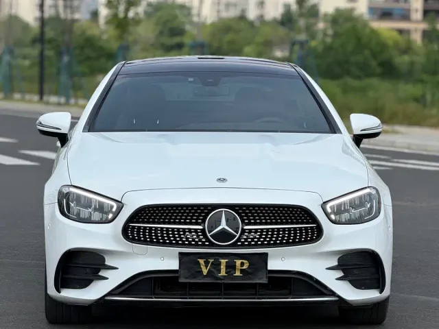 Mercedes-Benz E-Class — Фото автомобиля 2