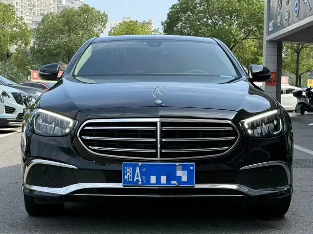 Mercedes-Benz E-Class — Фото автомобиля 2