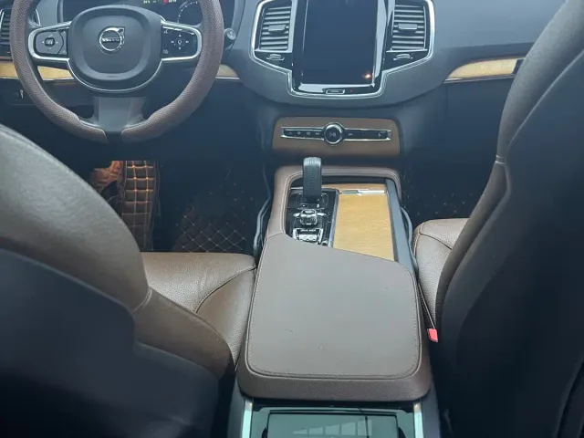 Volvo XC90 — Фото автомобиля 20