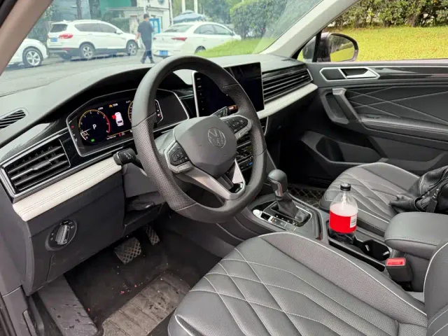 Volkswagen Tiguan L — Фото автомобиля 7