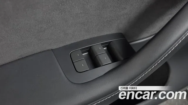 Tesla Model Y — Фото автомобиля 26