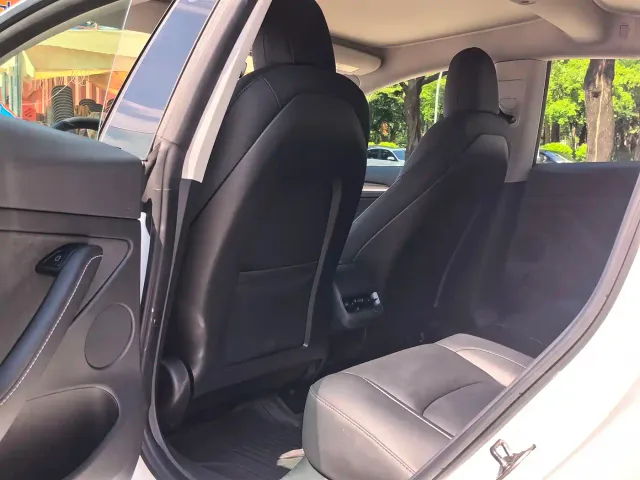 Tesla Model 3 — Фото автомобиля 10