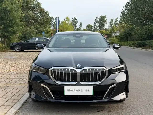 BMW BMW i5 2025 eDrive 40L M Sport Package — Фото автомобиля 2
