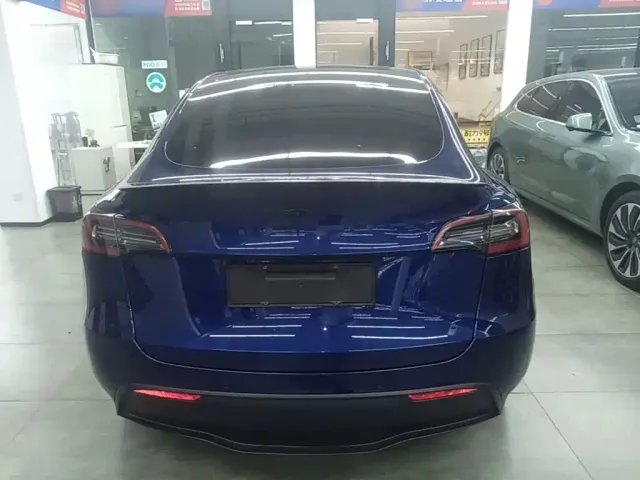 Tesla Model Y — Фото автомобиля 5