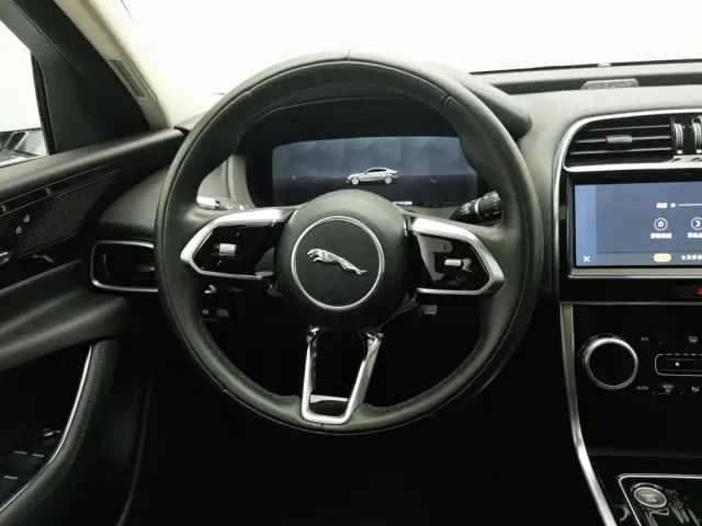 Jaguar XEL — Фото автомобиля 11