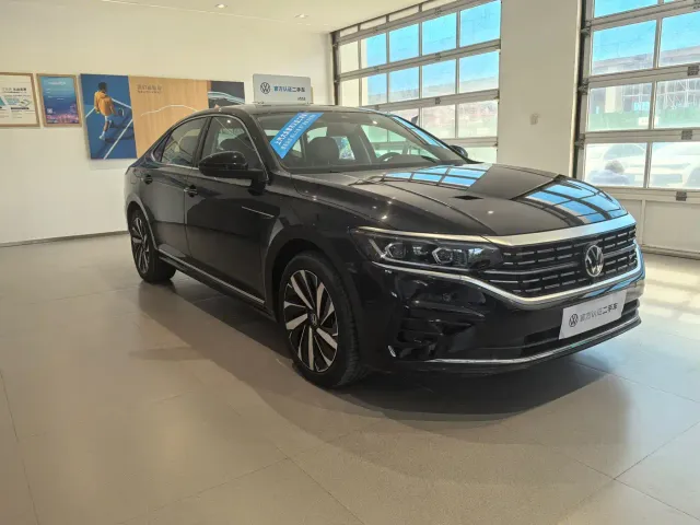 Volkswagen Passat — Фото автомобиля 3