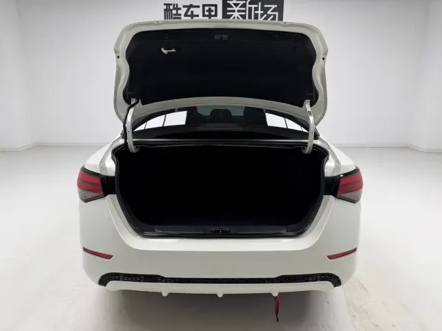 Nissan Sylphy — Фото автомобиля 10