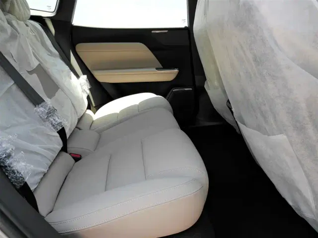Volvo XC70 Plug-in Hybrid — Фото автомобиля 12