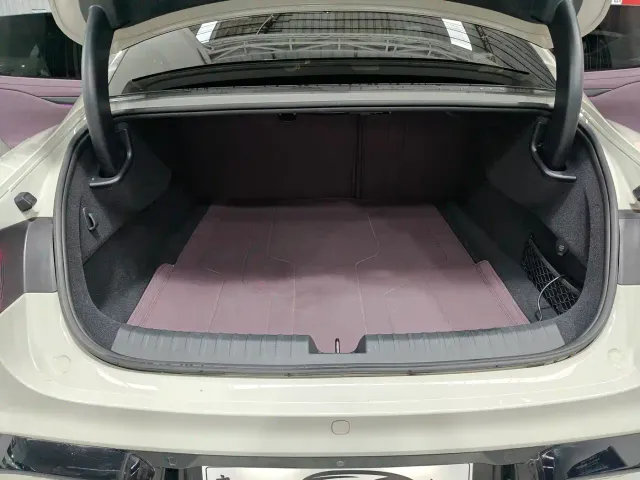 Xiaomi SU7 — Фото автомобиля 7