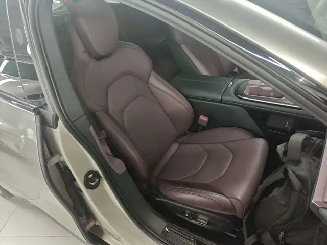 Xiaomi SU7 — Фото автомобиля 24