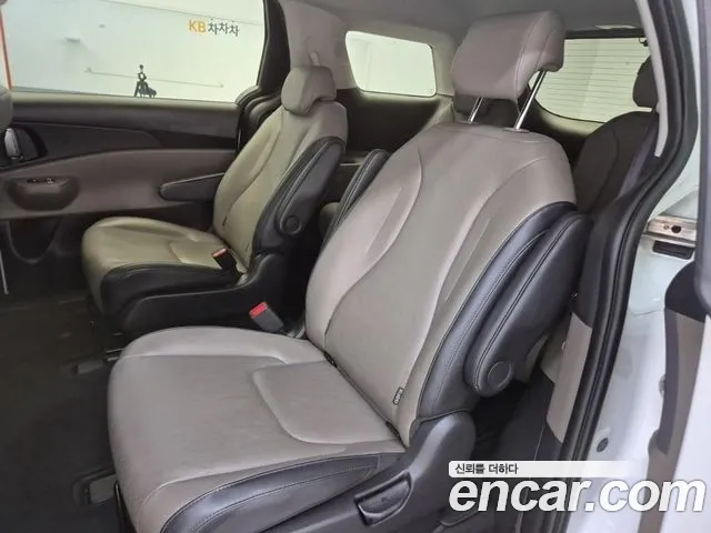 Kia Carnival Generation 4 — Фото автомобиля 5