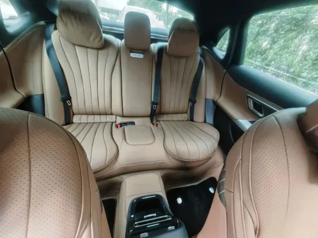 Mercedes-Benz E-Class — Фото автомобиля 6