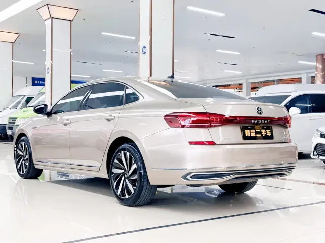 Volkswagen Passat — Фото автомобиля 5