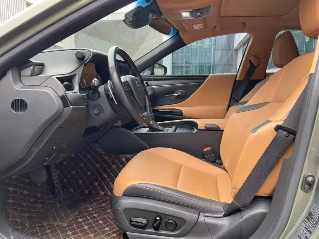 Lexus ES — Фото автомобиля 4