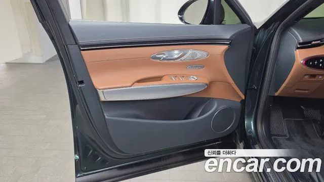Genesis GV70 — Фото автомобиля 23