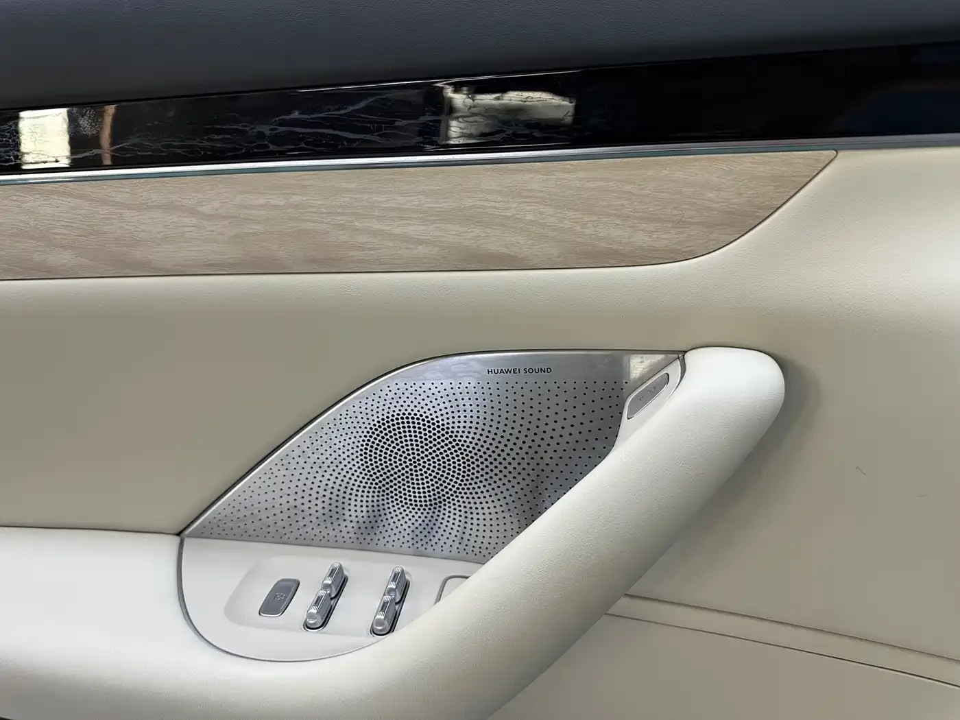 Zhijie Luxeed R7 2026 Pure Electric Max+ — Фото автомобиля 8