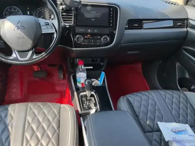Mitsubishi Outlander — Фото автомобиля 16