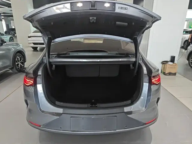 BYD Qin L — Фото автомобиля 18