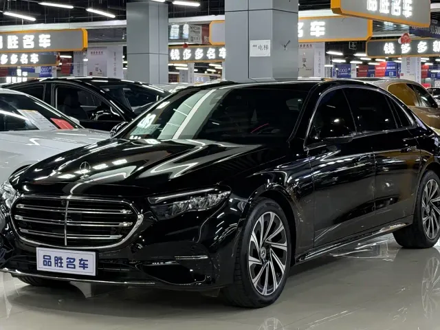 Фотография автомобиля — Mercedes-Benz E-Class