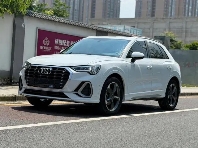 Фотография автомобиля — Audi Q3