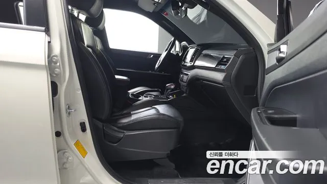 KG_Mobility_Ssangyong Rexton — Фото автомобиля 11