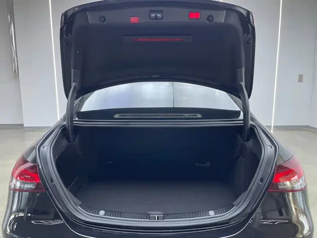 Mercedes-Benz E-Class — Фото автомобиля 6