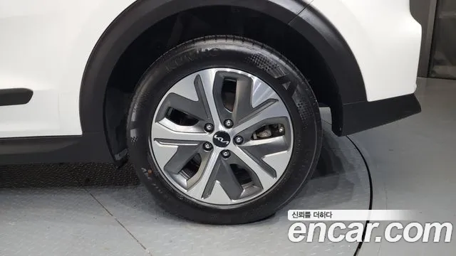 Kia Niro — Фото автомобиля 21