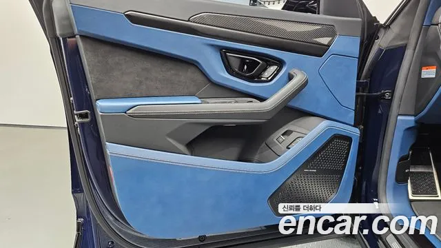 Lamborghini Urus — Фото автомобиля 17