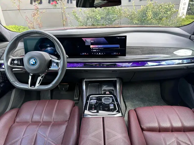 BMW i7 — Фото автомобиля 9
