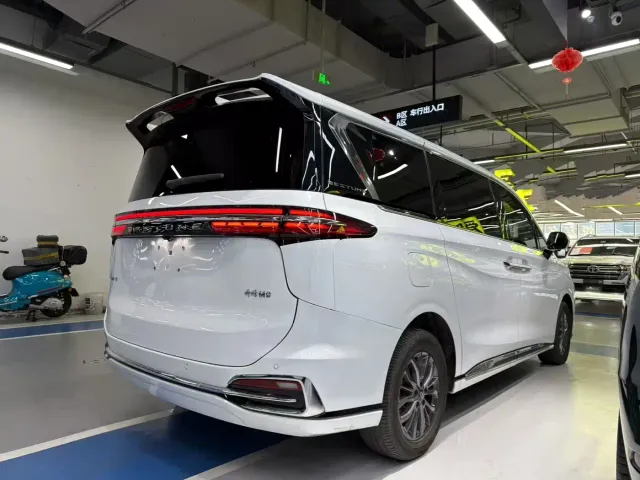 Bestune Besturn M9 — Фото автомобиля 6