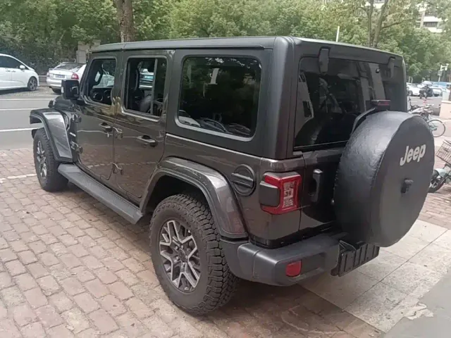 Jeep Wrangler — Фото автомобиля 4