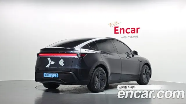 Tesla Model Y — Фото автомобиля 2