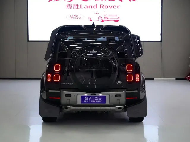 Land Rover Defender — Фото автомобиля 6