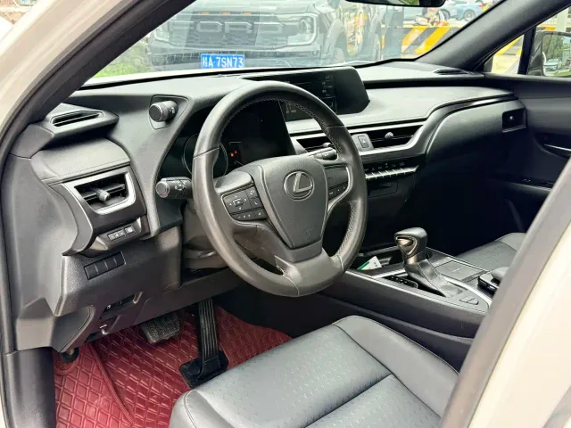 Lexus UX — Фото автомобиля 9