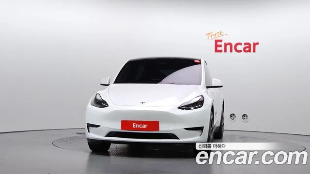Tesla Model Y — Фото автомобиля 3