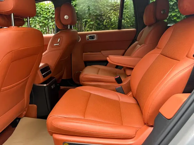 Li Auto L8 — Фото автомобиля 8