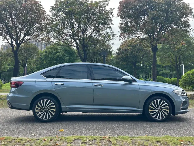 Volkswagen Lavida — Фото автомобиля 8