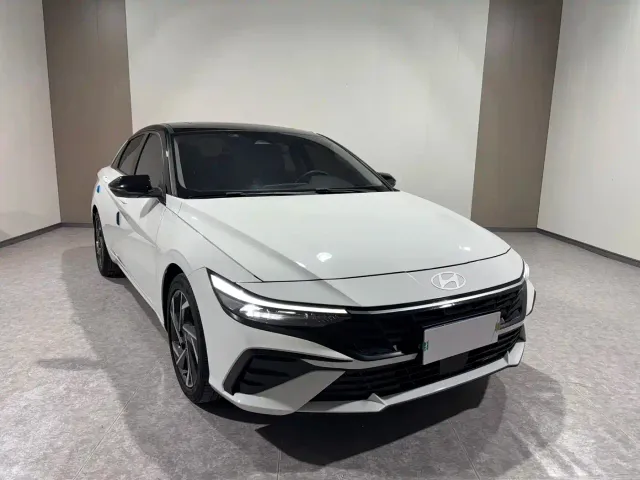 Hyundai Elantra — Фото автомобиля 2